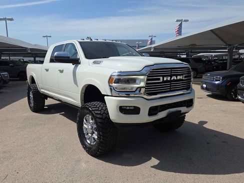 Used 2022 RAM 2500 Laramie AWD/4WD image 2