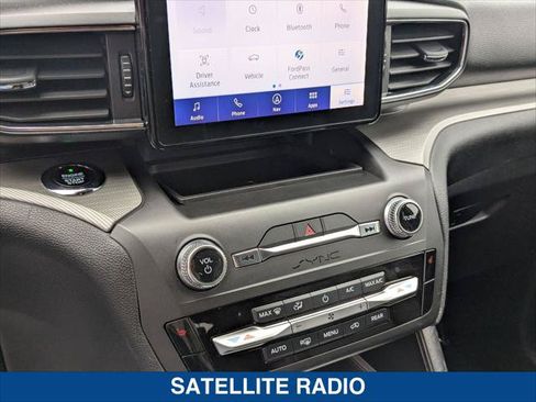 Used 2020 Ford Explorer XLT w/ Equipment Group 202A AWD/4WD image 17