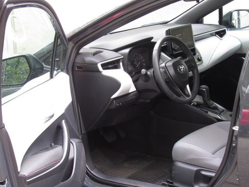 Certified 2025 Toyota Corolla SE FWD image 9