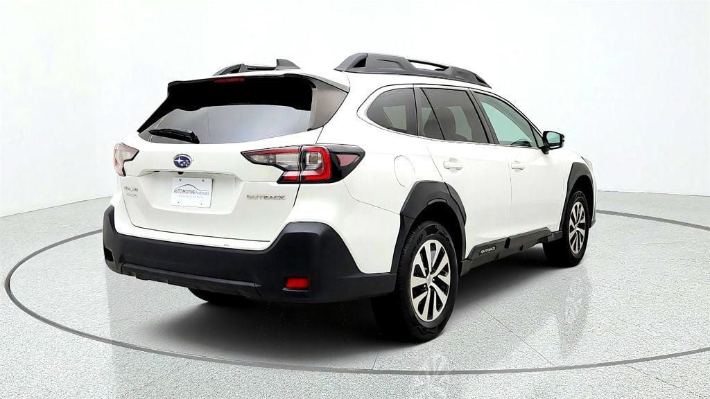 Used 2023 Subaru Outback Premium AWD/4WD image 5