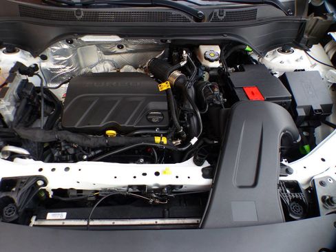 Used 2025 Chevrolet Trax RS w/ Driver Confidence Package image 24