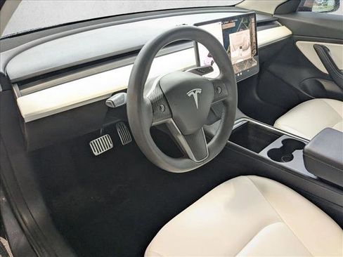 Used 2021 Tesla Model 3 Standard Range Plus image 10