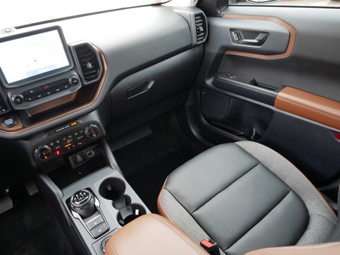 Used 2024 Ford Bronco Sport Outer Banks w/ Tech Package image 11