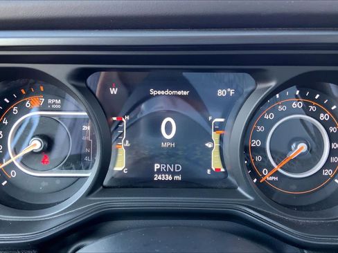 Used 2025 Jeep Wrangler Unlimited Sahara AWD/4WD image 26