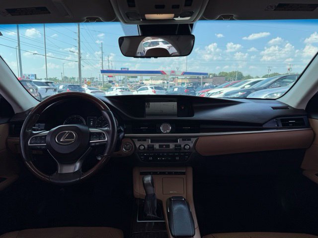 Used 2017 Lexus ES 350 w/ Luxury Package FWD image 7