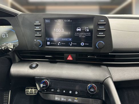 Certified 2025 Hyundai Elantra Sport FWD image 9