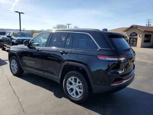 Used 2023 Jeep Grand Cherokee Limited AWD/4WD image 3