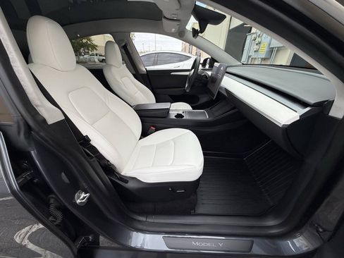 Used 2023 Tesla Model Y Performance AWD/4WD image 31