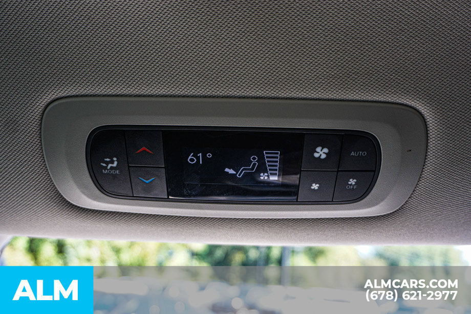 Used 2023 Chrysler Pacifica Touring-L FWD image 37