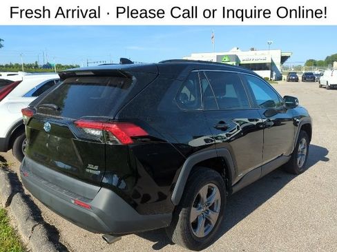 Used 2022 Toyota RAV4 XLE AWD/4WD image 4