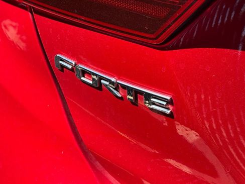 Used 2019 Kia Forte LXS FWD image 4