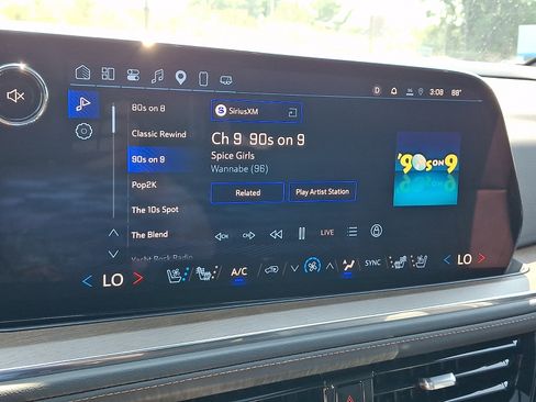 Certified 2025 Chevrolet Suburban High Country AWD/4WD image 19