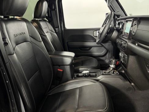 Used 2023 Jeep Wrangler Unlimited Sahara image 32