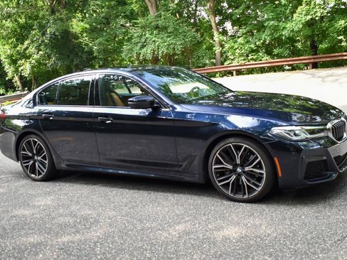 Used 2021 BMW 530i w/ M Sport Package RWD image 11