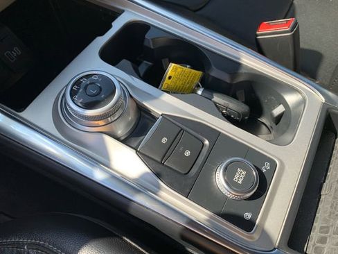 Used 2022 Ford Explorer Limited w/ Equipment Group 301A image 29