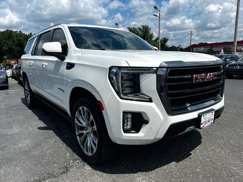Used 2022 GMC Yukon XL AT4 image 3