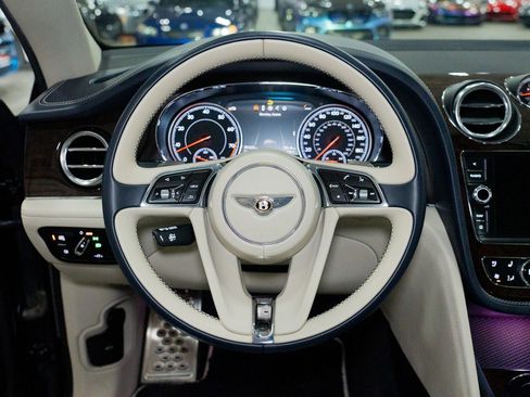 Used 2020 Bentley Bentayga V8 image 45