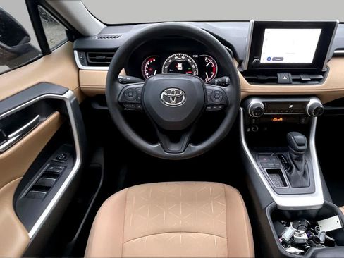 Used 2025 Toyota RAV4 XLE FWD image 6