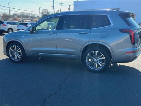 Used 2023 Cadillac XT6 Premium Luxury image 6