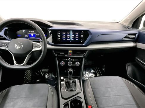 Used 2023 Volkswagen Taos SE w/ Panoramic Sunroof Package FWD image 16