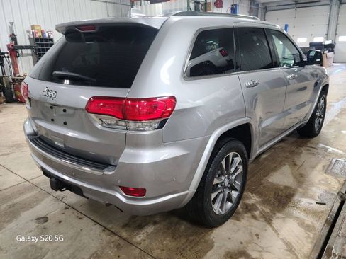 Used 2018 Jeep Grand Cherokee Overland AWD/4WD image 9