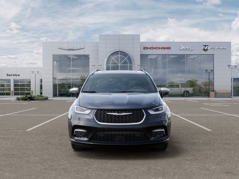 New 2026 Chrysler Pacifica Pinnacle w/ Trailer Tow Group image 7