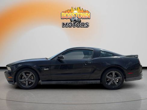 Used 2011 Ford Mustang GT Premium w/ Security Pkg RWD image 3