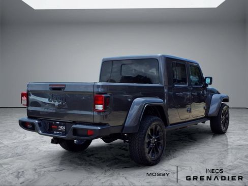 Used 2025 Jeep Gladiator Sport AWD/4WD image 7
