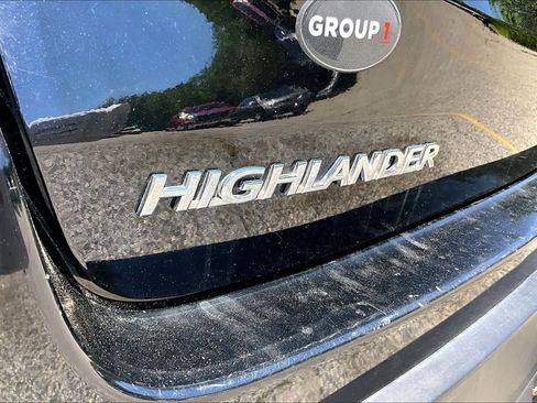 Used 2017 Toyota Highlander XLE AWD/4WD image 10
