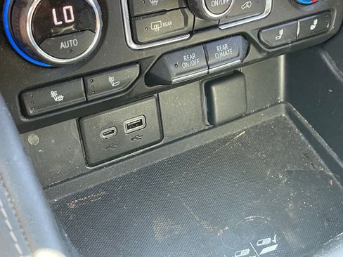 Used 2022 Chevrolet Tahoe Z71 w/ Luxury Package image 7