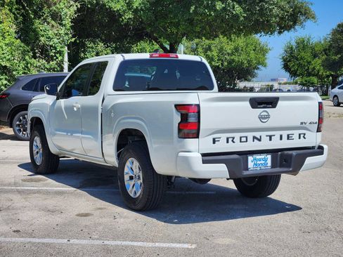 Used 2024 Nissan Frontier SV AWD/4WD image 5