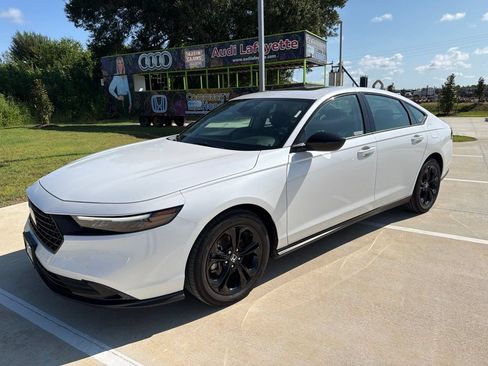 Certified 2025 Honda Accord SE image 1