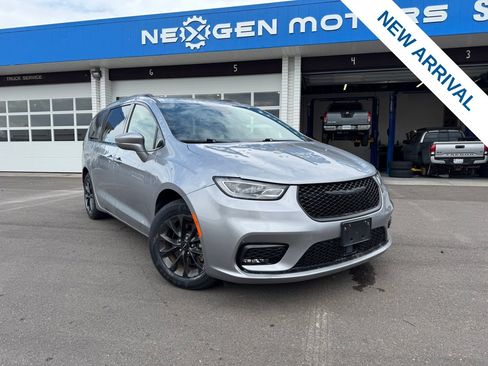 Used 2021 Chrysler Pacifica Touring w/ S Appearance Package image 1