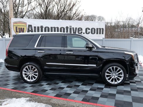 Used 2020 Cadillac Escalade Platinum image 4