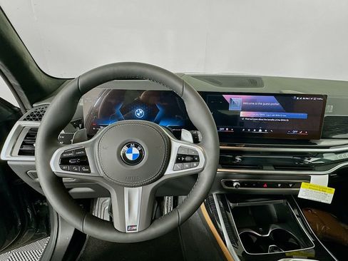 Used 2025 BMW X7 xDrive40i w/ M Sport Package image 10