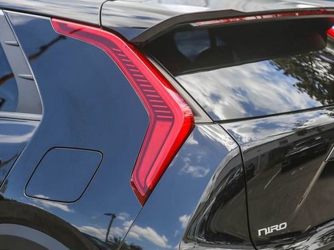Certified 2024 Kia Niro EX FWD image 11