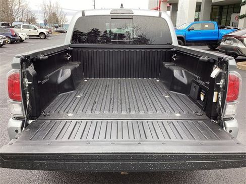 Certified 2023 Toyota Tacoma TRD Off-Road image 28