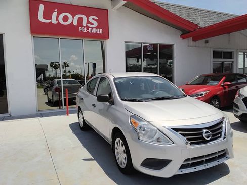 Used 2015 Nissan Versa S Plus FWD image 3