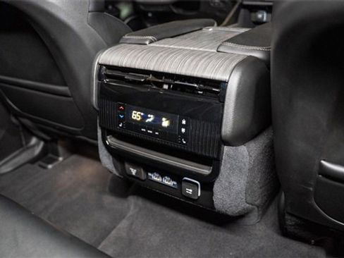 Used 2024 Jeep Wagoneer Series III w/ Premium Group I image 15