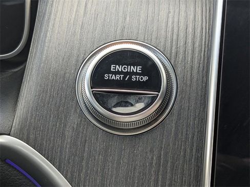 Used 2025 Mercedes-Benz GLC 350e 4MATIC image 28