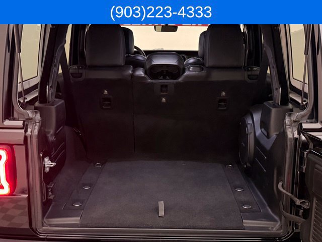 Used 2018 Jeep Wrangler Unlimited Sahara AWD/4WD image 15