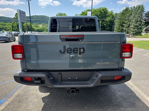 New 2025 Jeep Gladiator Sport image 4