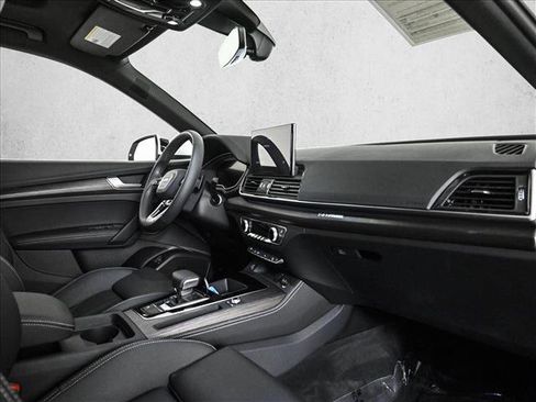 Certified 2025 Audi Q5 e Premium Plus w/ Premium Plus Package AWD/4WD image 23