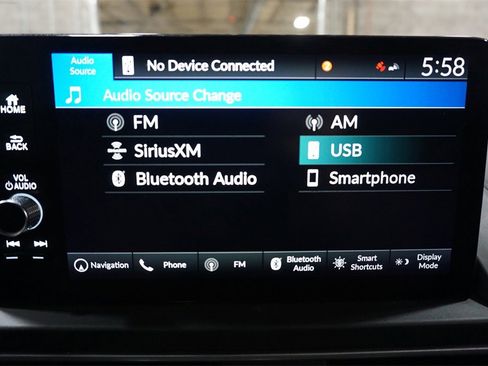 Used 2025 Honda Pilot Touring image 12