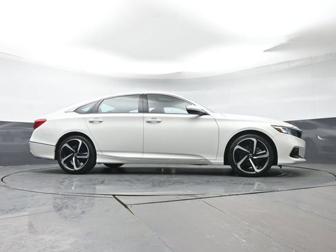 Used 2021 Honda Accord EX image 32