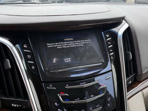 Used 2016 Cadillac Escalade Luxury RWD image 23