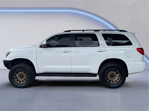 Used 2016 Toyota Sequoia SR5 AWD/4WD image 3