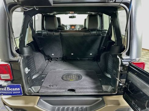 Used 2017 Jeep Wrangler Unlimited Sahara AWD/4WD image 29