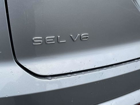 Used 2022 Volkswagen Atlas Cross Sport SEL R-Line AWD/4WD image 9