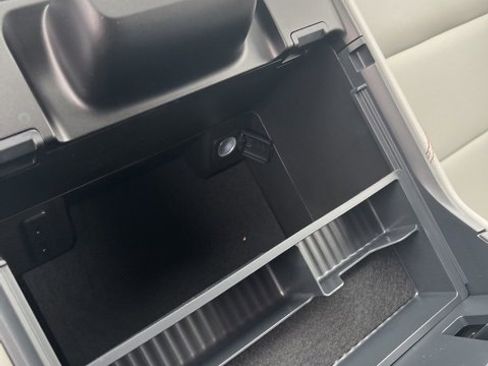 New 2025 Ford Expedition Active image 23